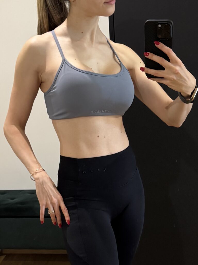 Image #1 from Júlia